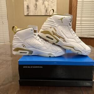 Jordan MVP Men's Shoes White/Metallic Gold-Phantom DZ4475-170 10.5